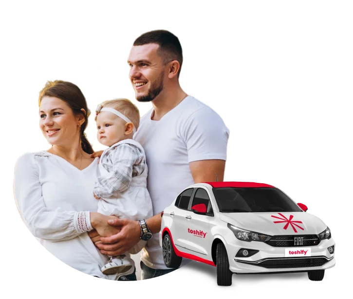 Familia junto a un auto Toshify